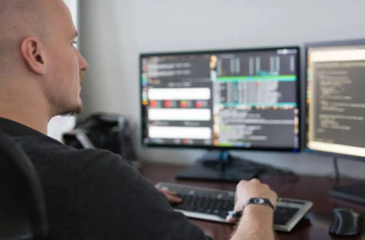 Comment devenir développeur Web et réussir sa reconversion ?