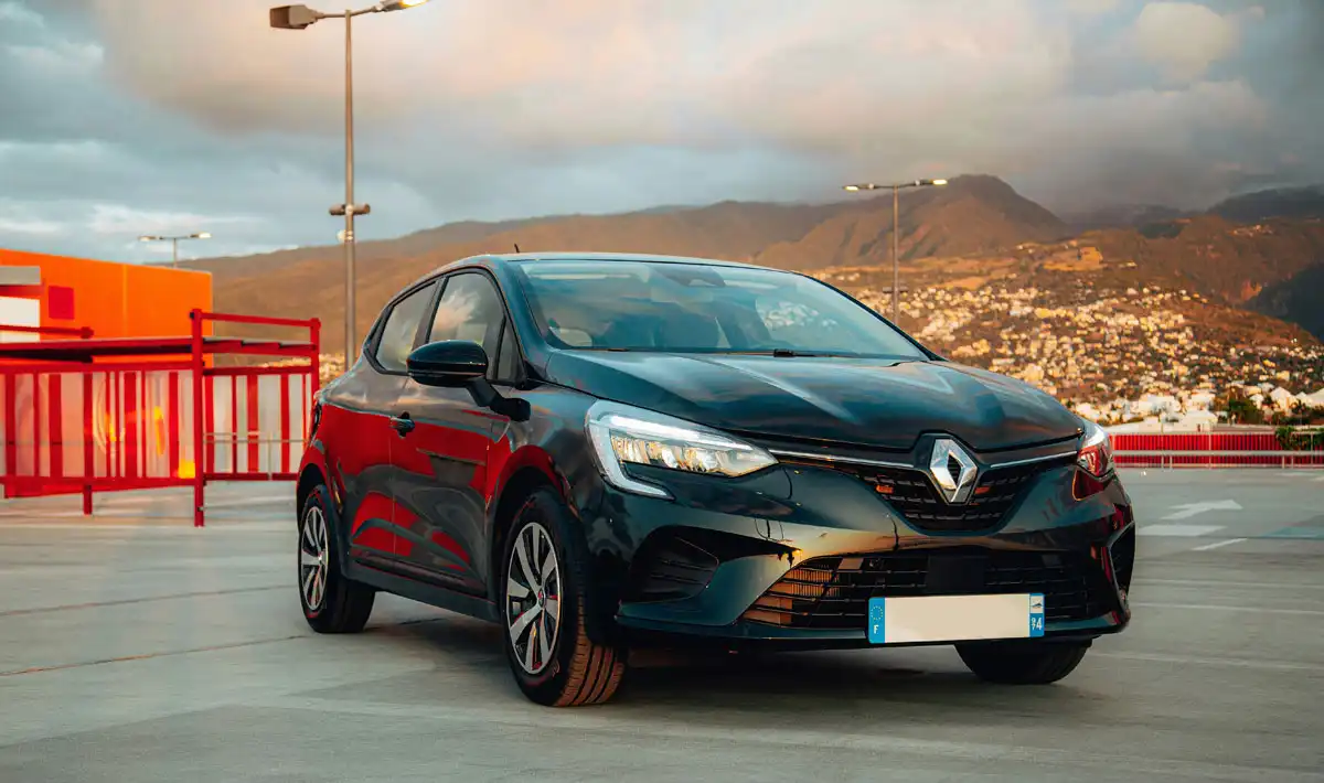 Pare-choc avant Clio 5 abîmé : 7 étapes pour une réparation professionnelle