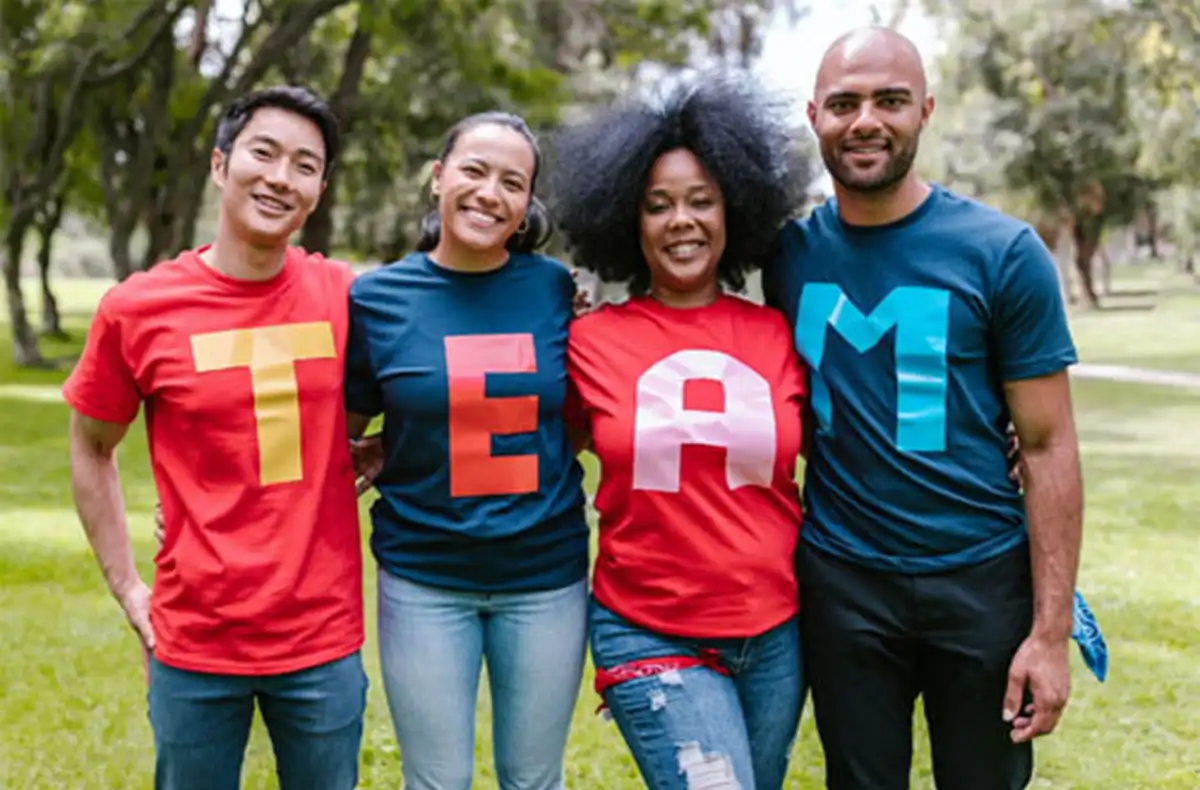 La personnalisation vestimentaire en entreprise, un allié redoutable pour fédérer ?