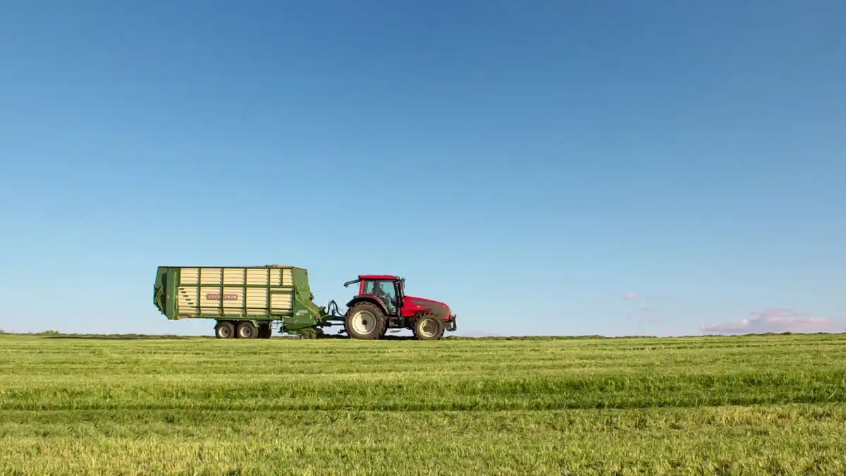 Pourquoi et comment bien choisir son fabricant de remorques agricoles ?